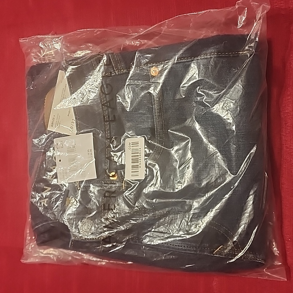 American Eagle jeans 30 by 32. Athletic Straight Mens